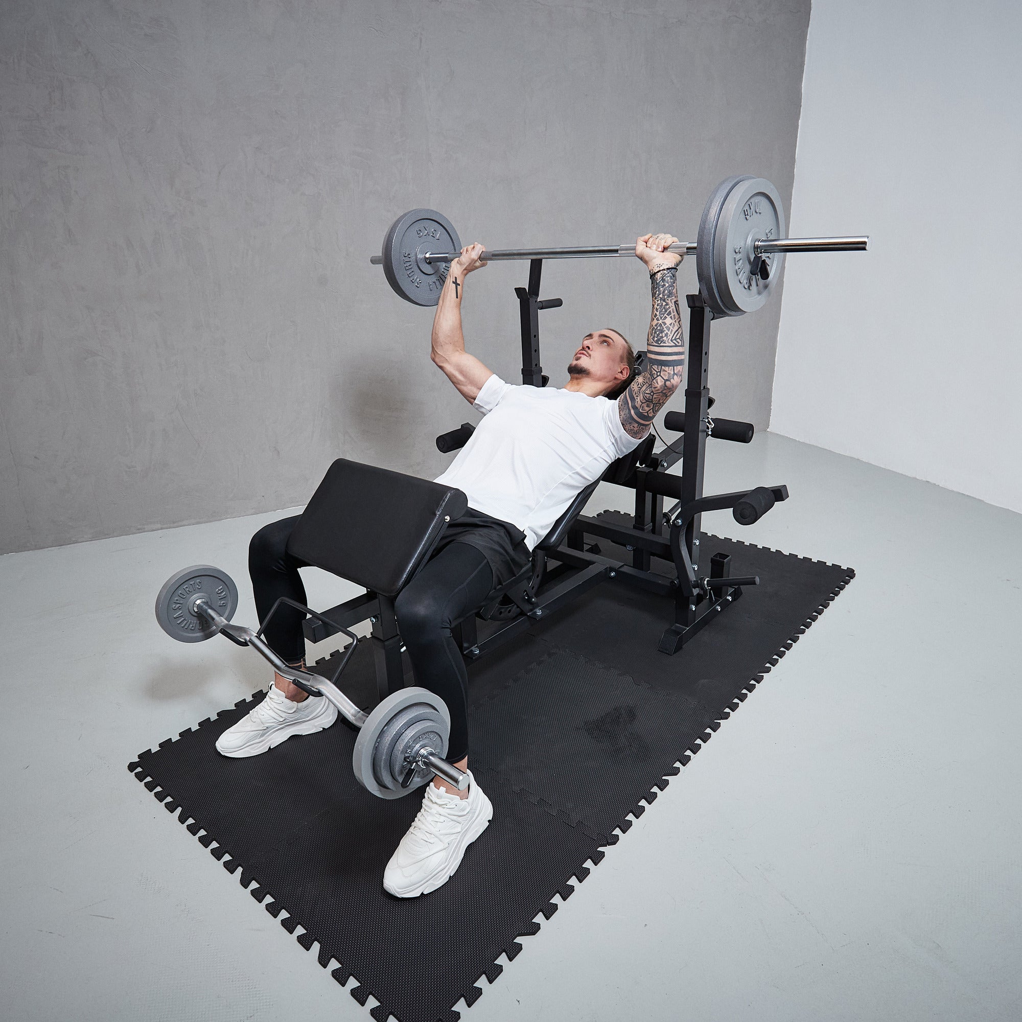 Monitoiminen treeniasema + levytankosarja 108 kg