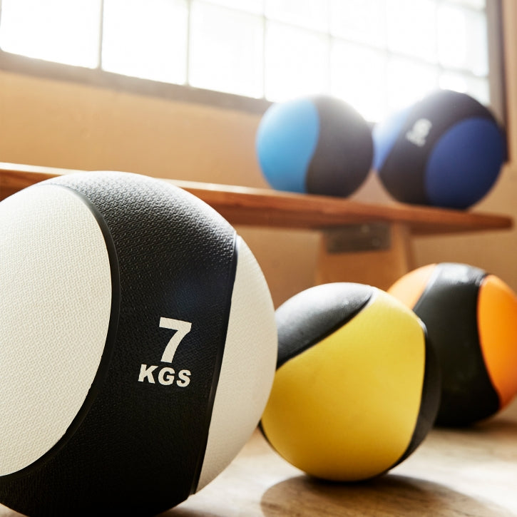 Kuntopallosetti 3–5 kg, yhteensä 12 kg